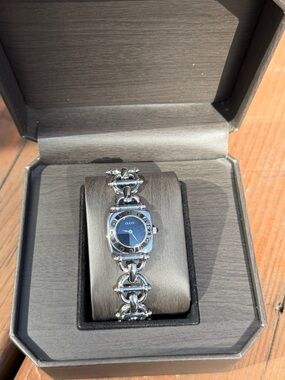 Gucci Silver Chain-Link Watch with Blue Dial